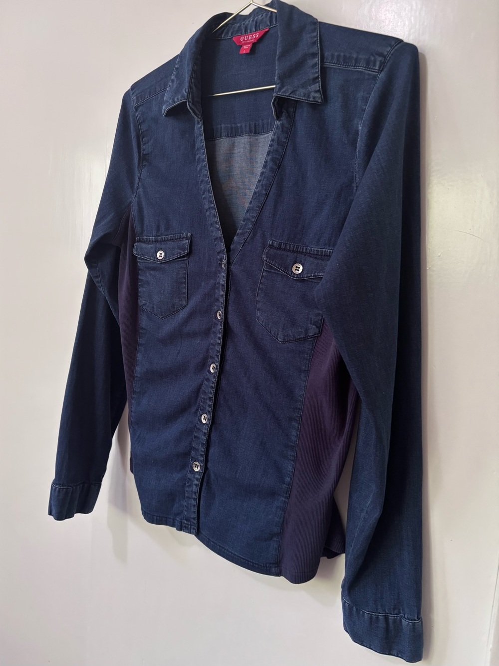 Guess| Harley Two-Tone Dark Blue Denim Fitted Long Sleeve V-Neck Shirt Top Sz L - Picture 3 of 7